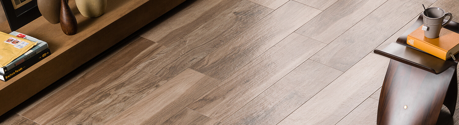 Holzoptikfliesen im Wohnbereich